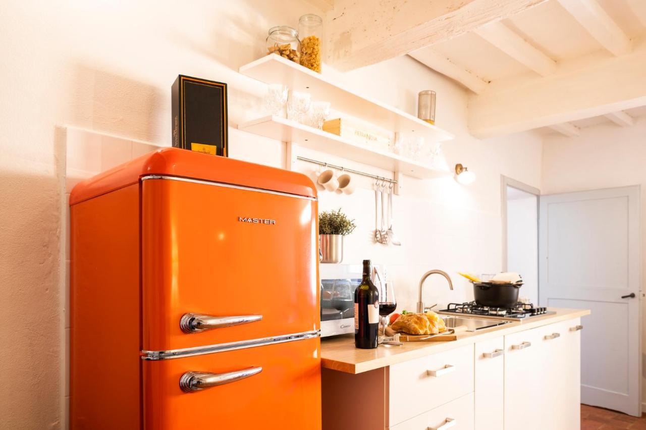 Orange Tuscany Flat * San Miniato